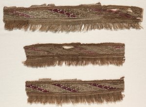 Drei Randfragmente, ca. 1100-1400 von Unbekannt