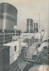 Drei Schornsteine der Monarch of Bermuda, des Furness Withy Luxusliners, 1937 von Unbekannt