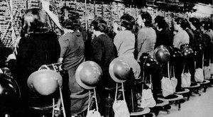 Dort zu sitzen und so zu tun, als ob draußen nichts passiert, war nicht einfach, 1941-1942 von Unbekannt