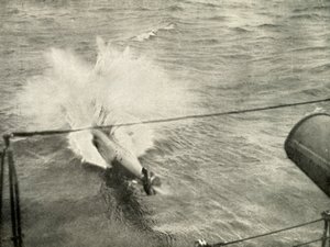 Torpedo geht ins Wasser, 1919 von Unbekannt