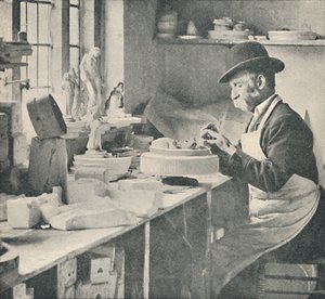 Teile von rohem Ton zuschneiden, um 1917