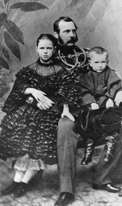 Zar Alexander II. von Russland mit seiner Tochter Maria und seinem Sohn Sergei, um 1860-1862