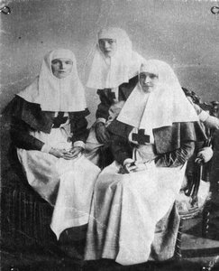 Zarin Alexandra und Großfürstinnen Olga und Tatiana von Russland