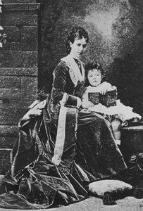 Zarin Maria Fjodorowna von Russland mit Zarewitsch Nikolaus, um 1873 von Unbekannt