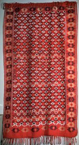 Turkmenische Decke mit Fransen
