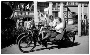 Zweisitziges Dreirad, Zeebrugge, Belgien, 1936 von Unbekannt