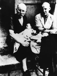 Zwei weibliche französische Kollaborateure, Chartres, Frankreich, 1944 von Unbekannt