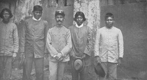 Tymbiras-Indianer des Staates Maranhão. Lt. Pedro Dantas und seine Dolmetscher, 1914 von Unbekannt