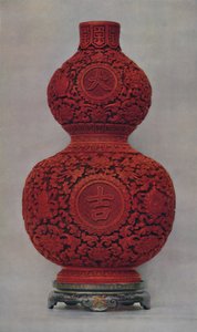 Vase aus geschnitztem rotem Lack auf olivgrünem Grund mit Ständer aus flachem Lack, 1928
