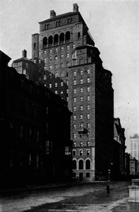 Blick nach Süden auf die Madison Avenue des Fraternity Clubs Building, New York City, 1924 von Unbekannt