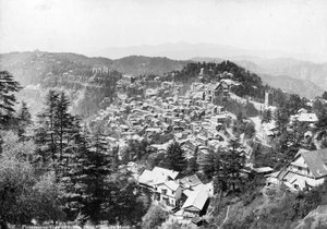 Blick auf Shimla, von Bonnie Moon, Indien, 20. Jahrhundert von Unbekannt