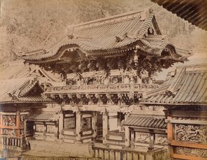 Ansicht des Yomeimon-Tores - Shinto-Tempel Nikko, um 1890-1900 von Unbekannt