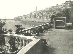 Blick auf die Stadt von der Bucht aus, Menton, Frankreich, 1895 von Unbekannt
