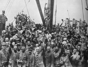 Vive la France: Französische Truppen an Bord eines Transportschiffs auf dem Weg zu den Dardanellen, 1915 von Unbekannt
