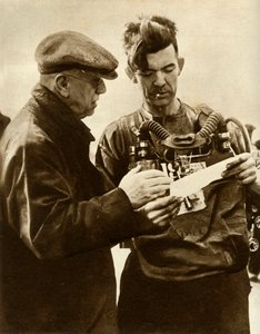 Freiwilliger holt Leichen beim Gresford-Kohlengrubenunglück, Wales, 1935