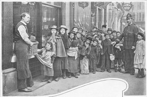 Warten auf Lebensmittelpakete, Cheapside, um 1903 von Unbekannt