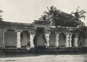 Wandelhalle eines Hindutempels, Ceylon, 1926