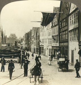 Lagerhäuser entlang des Kais in der Altstadt von Bergen, seit Jahrhunderten der große Fischmarkt Norwegens, um 1905 von Unbekannt