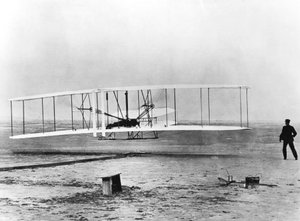 Wilbur und Orville Wright und der erste motorisierte Flug, North Carolina, 17. Dezember 1903 von Unbekannt