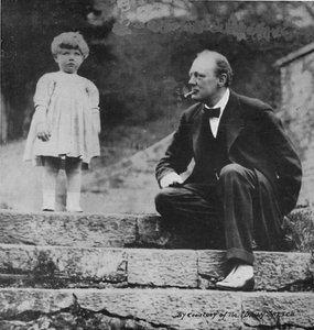 Winston Churchill mit seiner Tochter Mary in Chartwell, ca. 1924, 1945