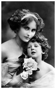 Frau und Kind, ca. 1900-1919