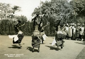 Tanzende Frauen, Sierra Leone, 20. Jahrhundert