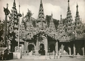 Holzgeschnitzte Schreine mit Glasmosaikarbeiten an der Shwe Dagon Pagode, Rangun, 1900
