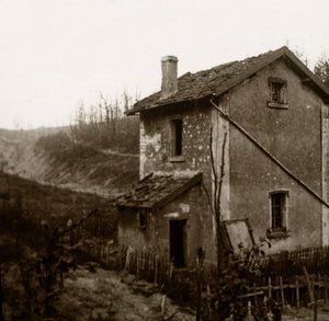 Holzkreuze, Tavannes-Tunnel, Verdun, Nordfrankreich, ca. 1914-1918 von Unbekannt