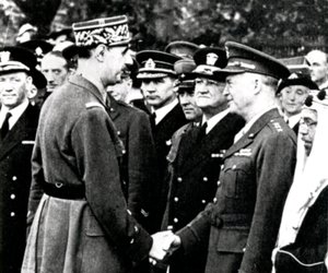Zweiter Weltkrieg: De Gaulle begrüßt Eisenhower, 1944