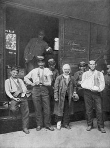 Verwundete französische Soldaten auf dem Weg ins Krankenhaus mit dem Zug, Frankreich, 1914 von Unbekannt