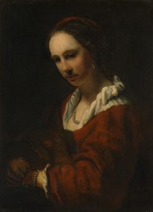 Junge Frau mit Perlenkette