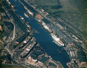 Luftaufnahme der Royal Albert Docks, eröffnet 1880 von Unbekannt Unbekannt