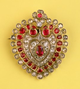 Antike herzförmige Brosche (Diamant und Rubin)