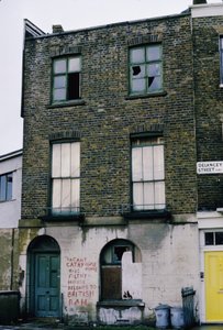 Verfallenes Haus, Camden Town, 1967 von Unbekannt Unbekannt