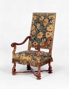 George II Nadelarbeit bezogenes Sofa, um 1745. Serpentinenrücken, geschwungene Arme, bezogen mit Nadelarbeit und geschnitzten Kabriolettenbeinen.
