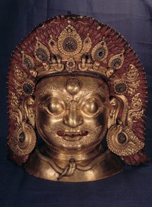 Kopf von Bhairava, spätes 17. Jahrhundert (geprägtes Kupfer, bemalt und vergoldet)