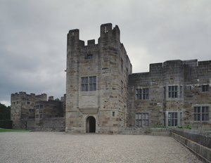 Haupteingang von Castle Drogo, entworfen von Sir Edwin Lutyens (1869-1944) 1910-30 von Unbekannt Unbekannt