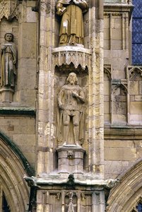 Sir Henry Hotspur Percy, an der Westfassade