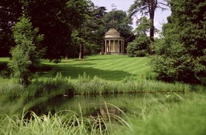 Der Tempel der antiken Tugend, entworfen von William Kent ca. 1734