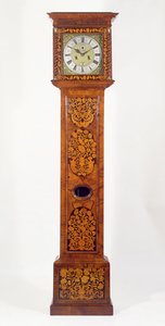 Langgehäuseuhr mit Walnuss-Marketerie von James Clowes (tätig 1671-89)