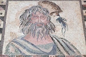 Büste des Winters - Detail des Vier-Jahreszeiten-Panels - Paphos-Mosaiken, Haus des Dionysos - Ende des 2. Jahrhunderts nach Christus - Zypern - Personifikation des Winters - Detail des Mosaiks der vier Jahreszeiten - Mosaiken von Paphos, Haus des Dionysos