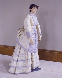 Tournürenkleid aus Kettgedrucktem Alpaka, ca. 1872-74