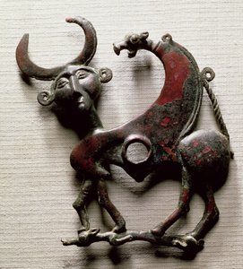 Wangenstück eines Pferdegebisses in Form eines menschenköpfigen Tieres, aus Luristan, Westiran, ca. 800-700 v. Chr.