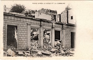 Kommune von Paris (1871): Das Herrenhaus von Adolphe Thiers wurde nach der Beschlagnahme seines Eigentums im Mai 1871 zerstört. von Unbekannt