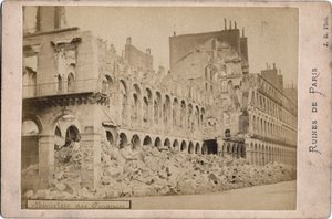 Commune von Paris: Ansicht der Ruinen des Finanzministeriums in Paris im Mai 1871