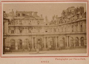 Kommune von Paris (1871): Ansicht des Palais-Royal in Paris nach dem Brand im Mai 1871 von Unbekannt