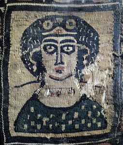 Koptischer Stoff mit einem Porträt einer Frau von Leopold Blonder