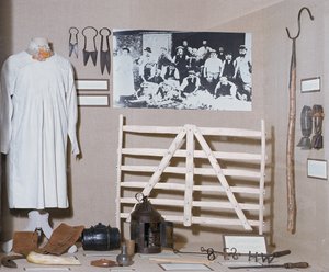 Ausstellung der Cotswold-Wollindustrie, einschließlich Kittel, Mitte des 19. Jahrhunderts von Unbekannt