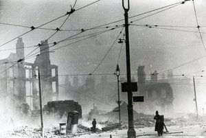 Derby Square in Liverpool nach einem deutschen Bombenangriff von Unbekannt