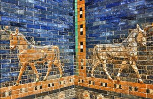 Detail der Rekonstruktion des Ischtar-Tores aus den 1930er Jahren, Pergamonmuseum, Berlin, Deutschland